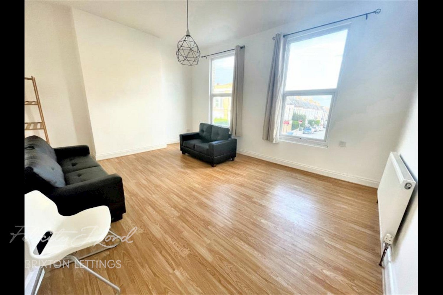 Flat Elm Park in Greater London