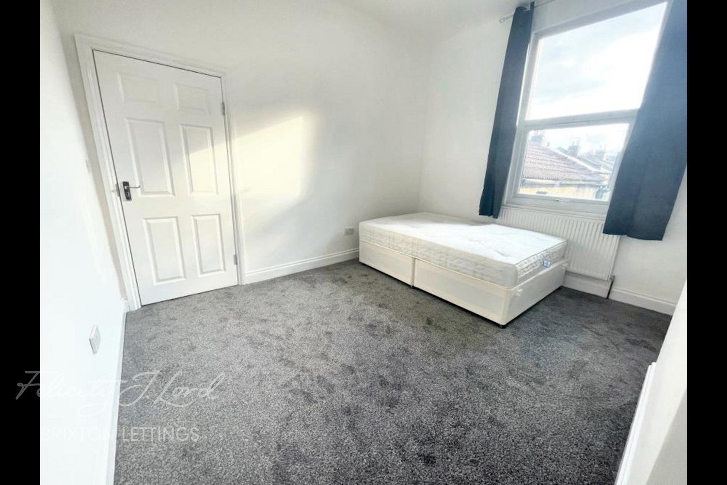 Flat Elm Park in Greater London