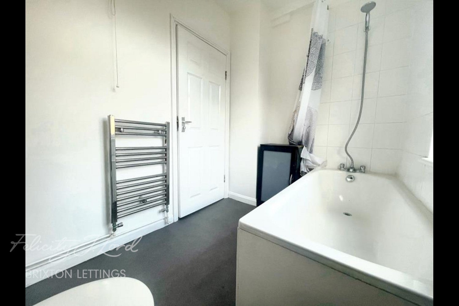 Flat Elm Park in Greater London