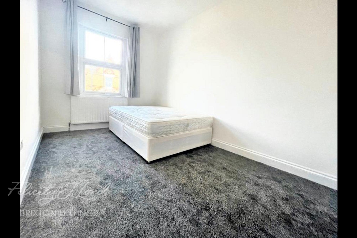 Flat Elm Park in Greater London