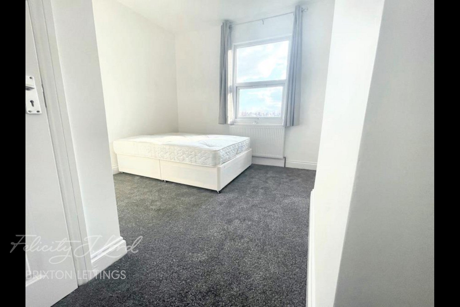 Flat Elm Park in Greater London