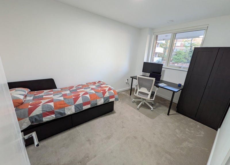 Room Bollo Lane in Greater London