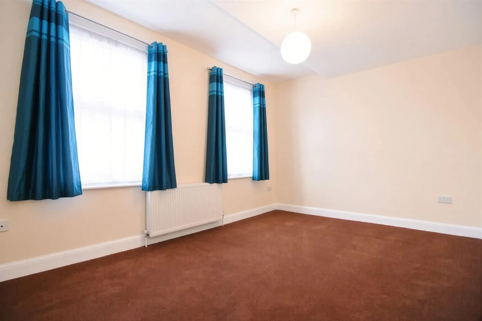 Room Felixstowe Road in Greater London