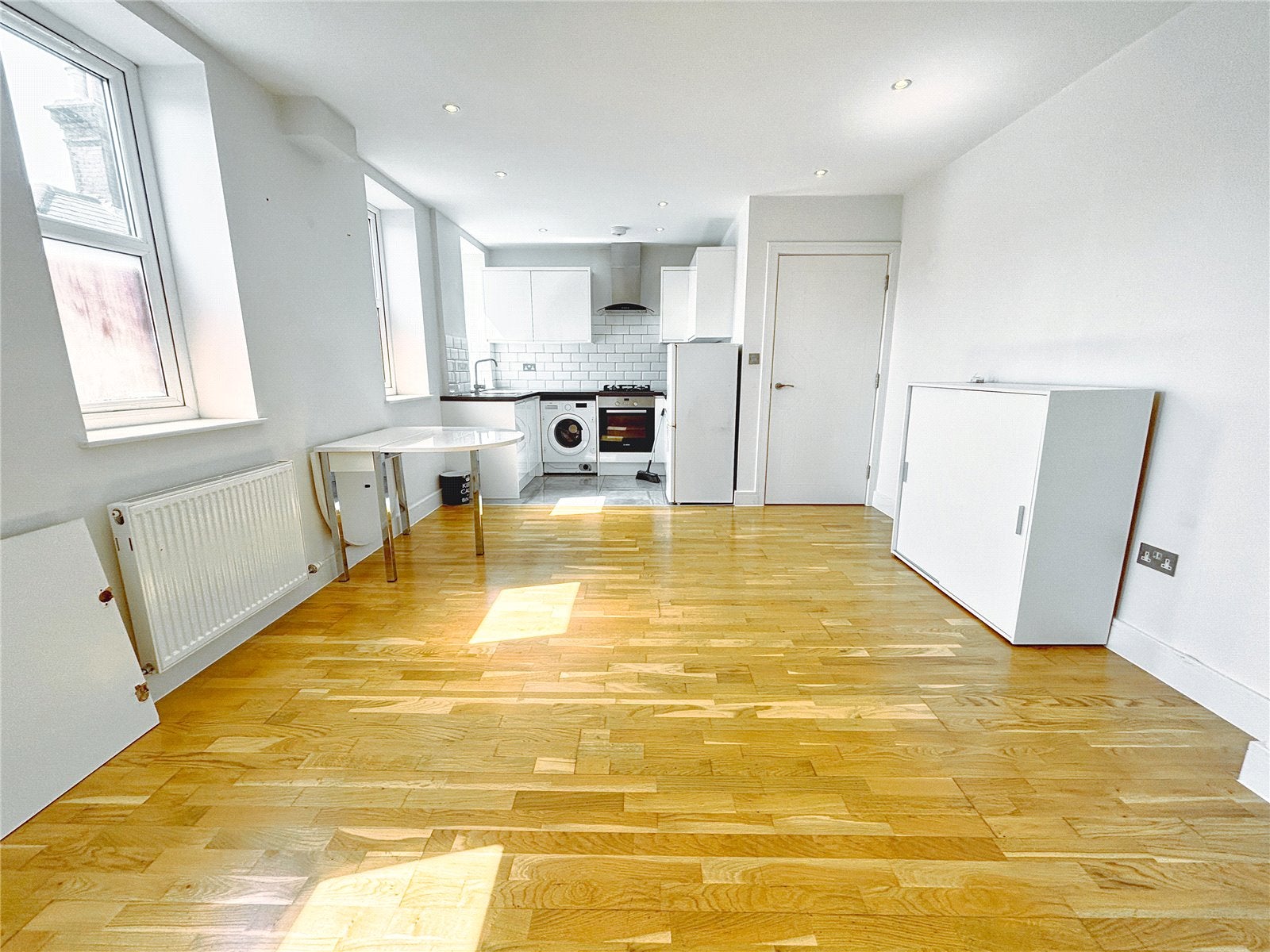 Flat Victoria Road in Horley