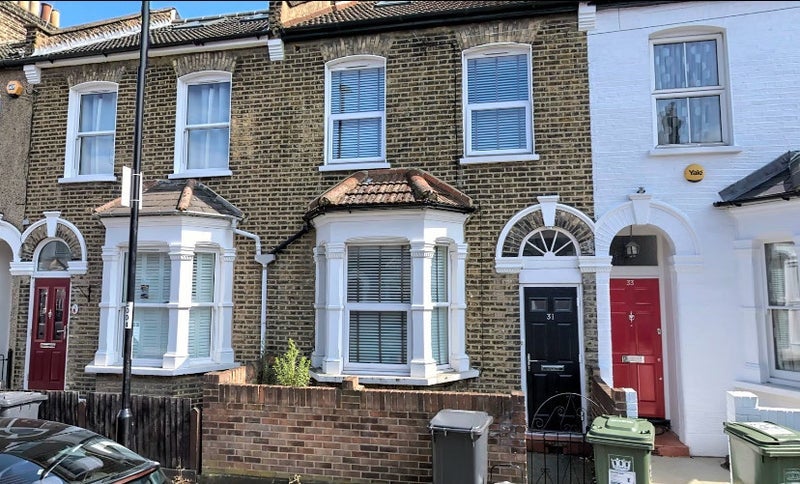 Room Crooke Road in Greater London