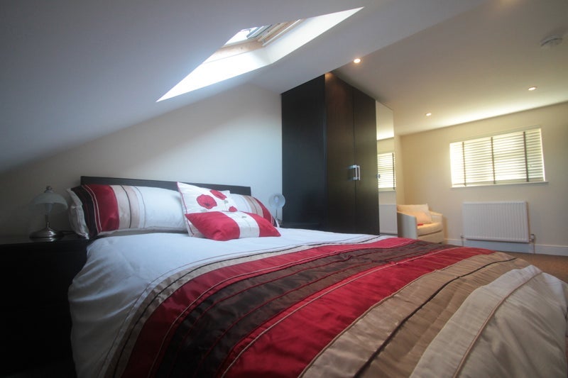 Room Crooke Road in Greater London