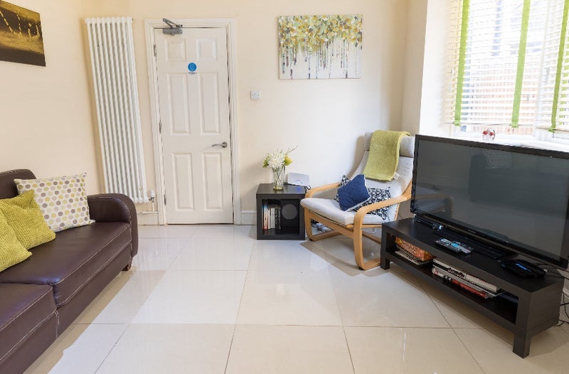 Room Crooke Road in Greater London