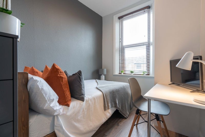 Room Doncaster Road in Newcastle upon Tyne
