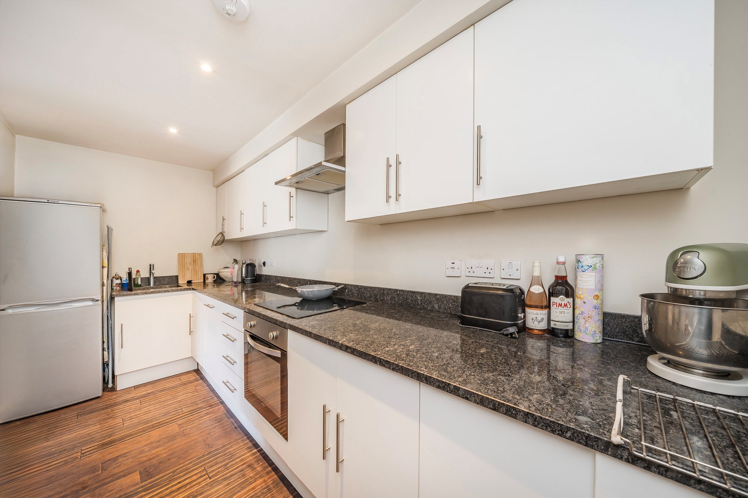 Flat Garden Road in Greater London