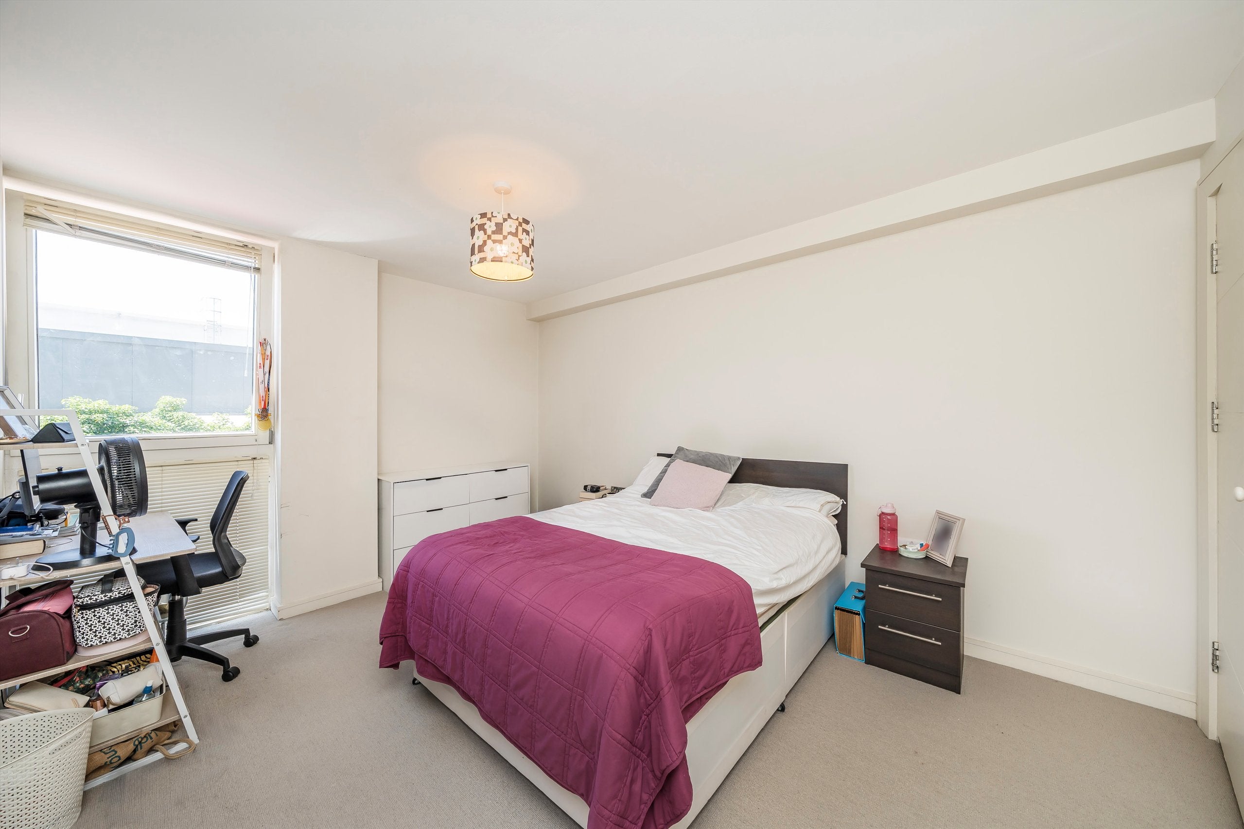 Flat Garden Road in Greater London
