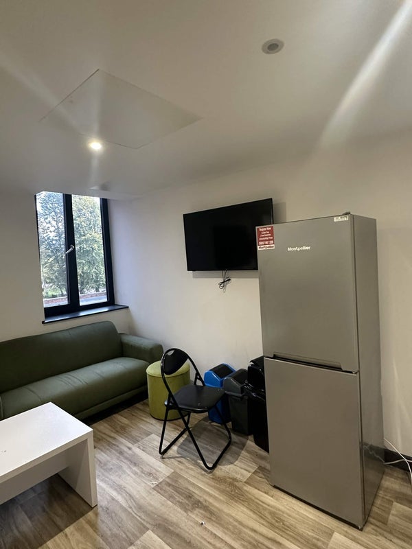 Room Byron Street in Coventry