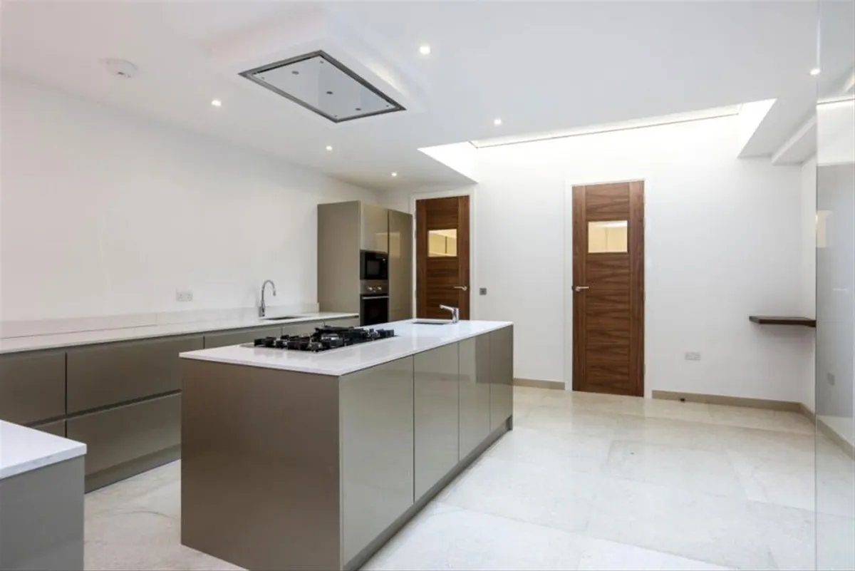 House Freshford Street in Greater London