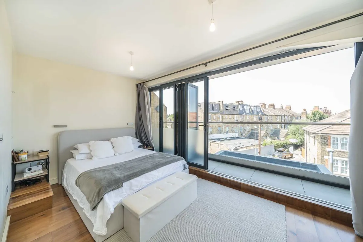 House Freshford Street in Greater London