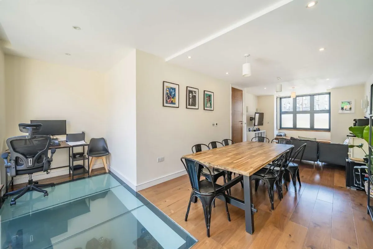 House Freshford Street in Greater London