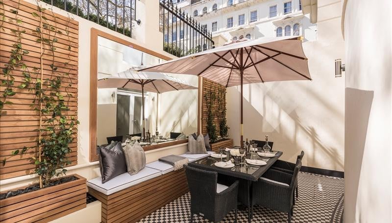 Flat Kensington Gardens Square in City of Westminster