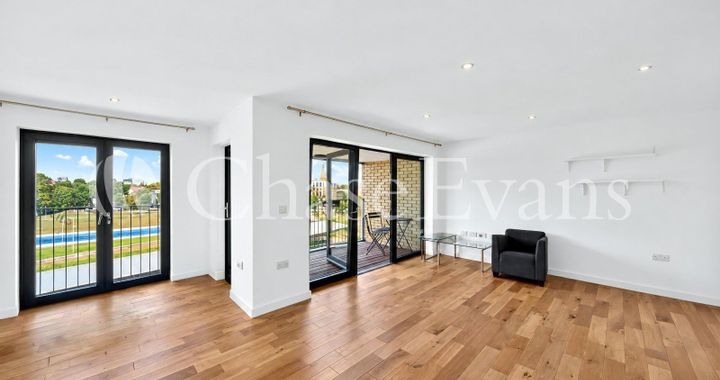 Flat Crawshay Road in Greater London