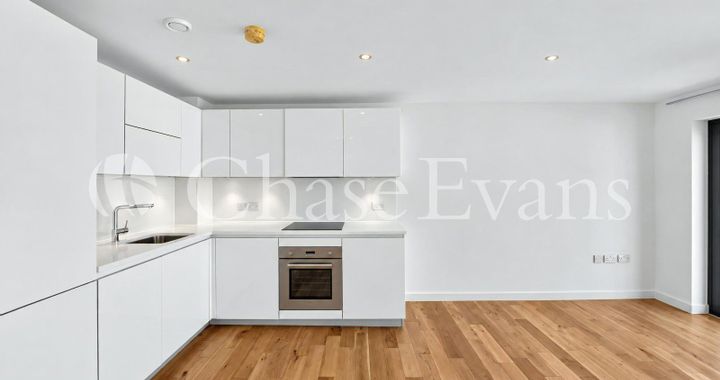 Flat Crawshay Road in Greater London
