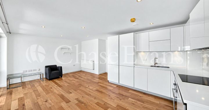 Flat Crawshay Road in Greater London