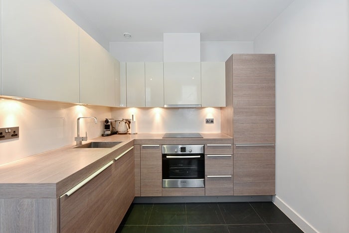 Flat Bromyard Avenue in Greater London