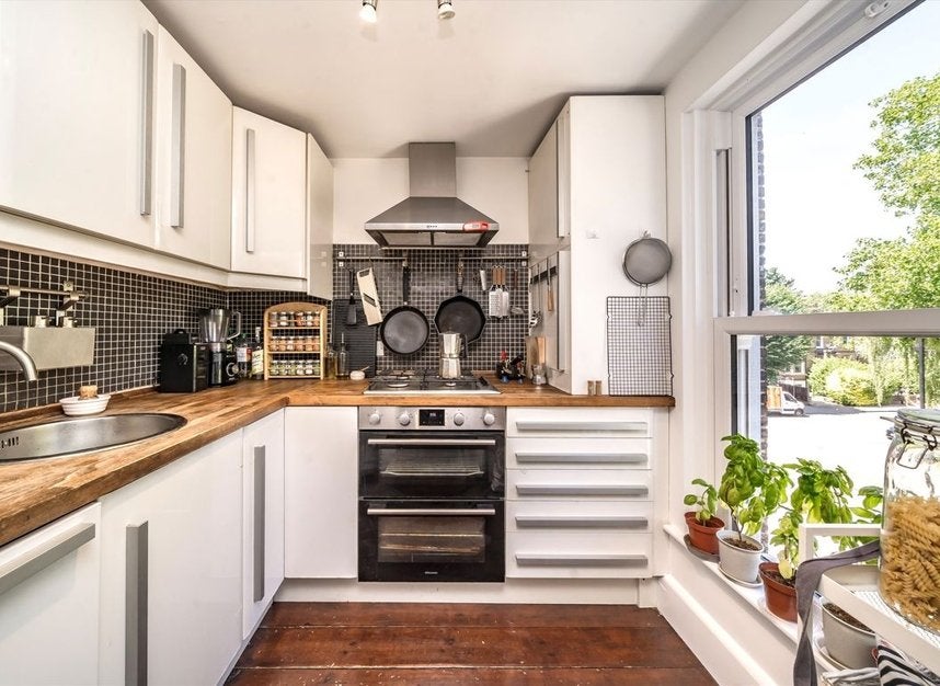 Flat Wellesley Road in Greater London