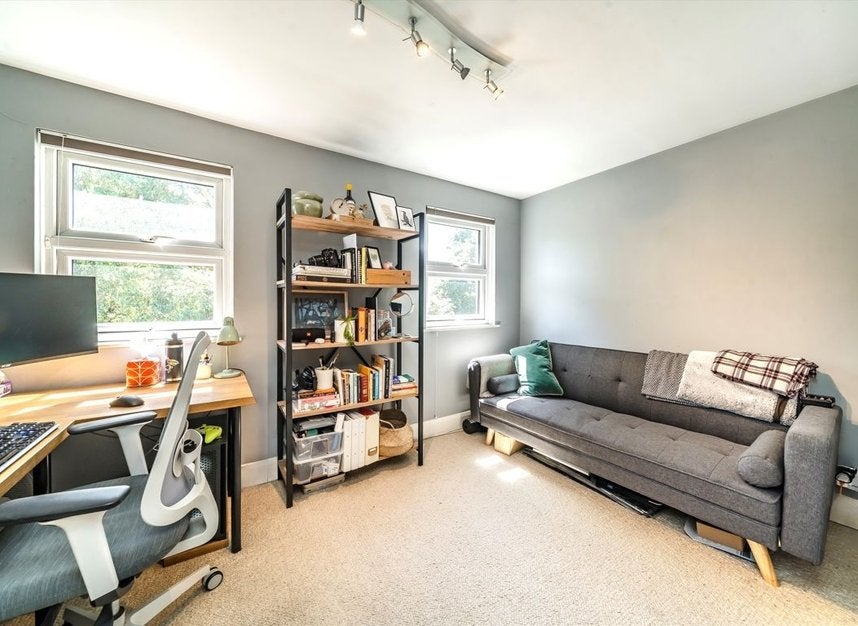 Flat Wellesley Road in Greater London
