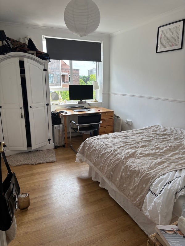 Room Huntsman Street in Greater London