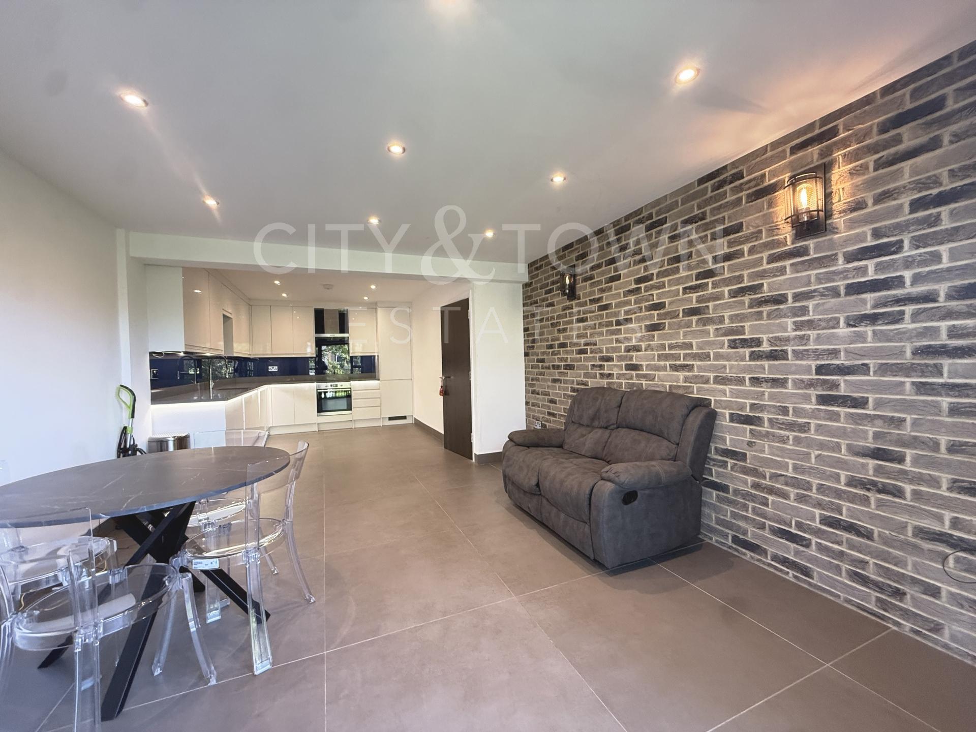 Flat Copperfield Road in Greater London