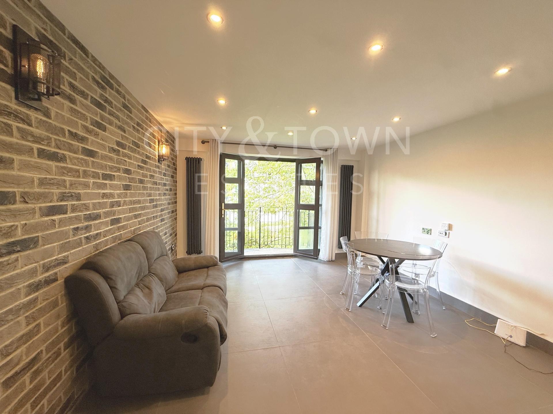 Flat Copperfield Road in Greater London