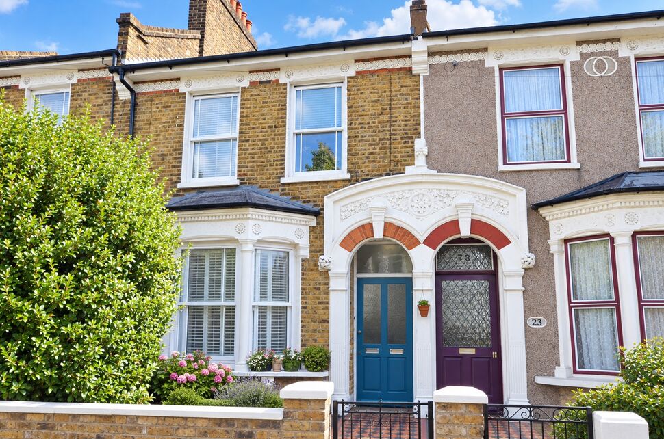 Flat Sprules Road in Greater London