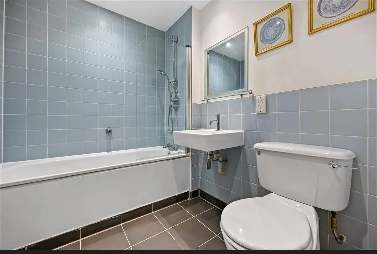 Room Theobalds Road in Greater London