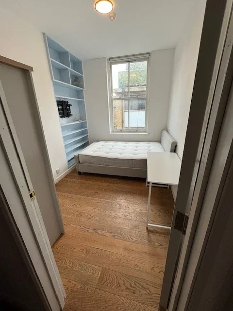 Room Theobalds Road in Greater London