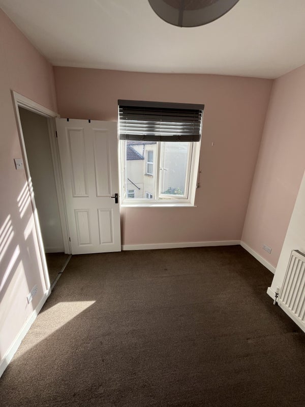 Room Whitehall Road in Bristol