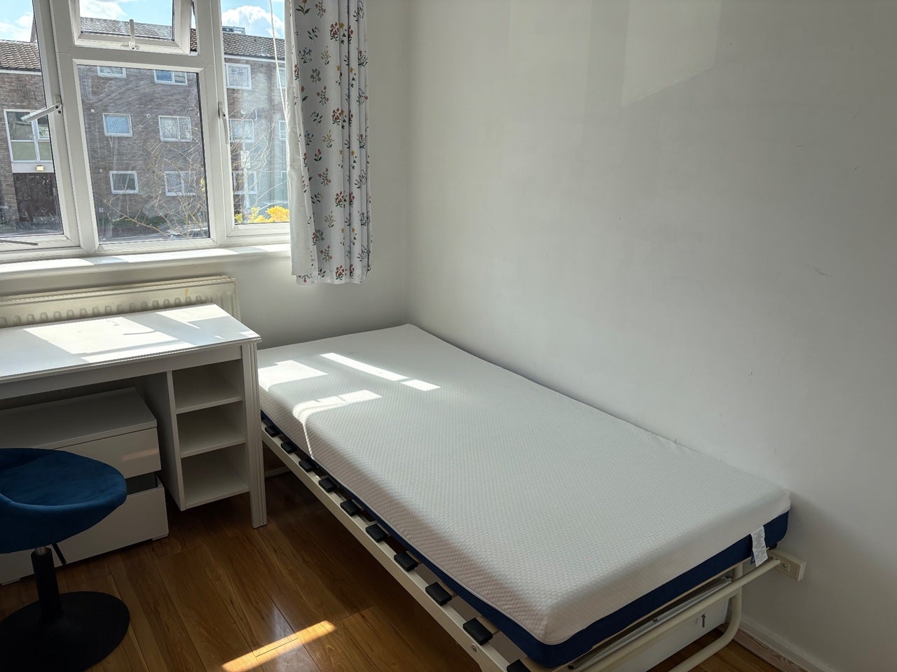 Room Carroll Close in Greater London