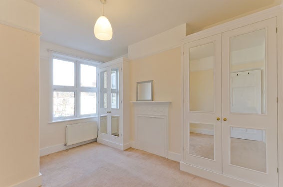 Flat Ashleigh Road in Greater London