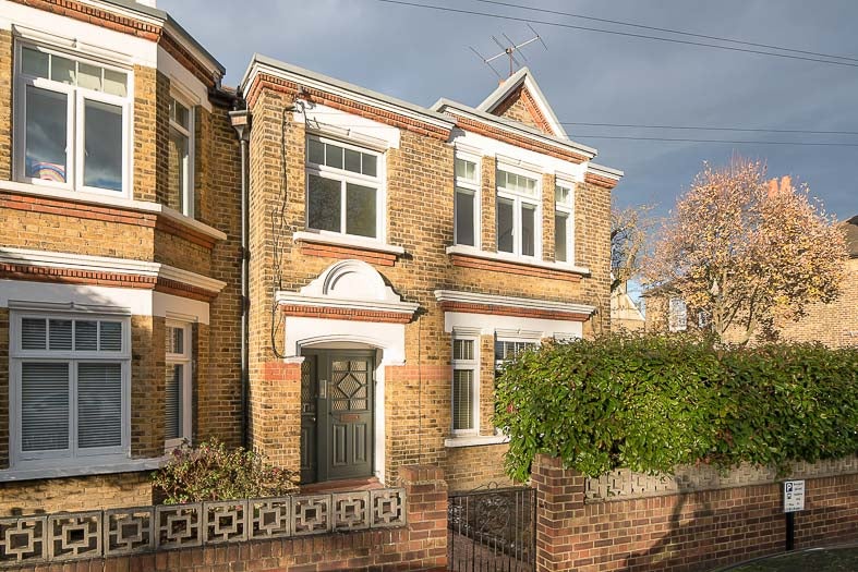 Flat Ashleigh Road in Greater London