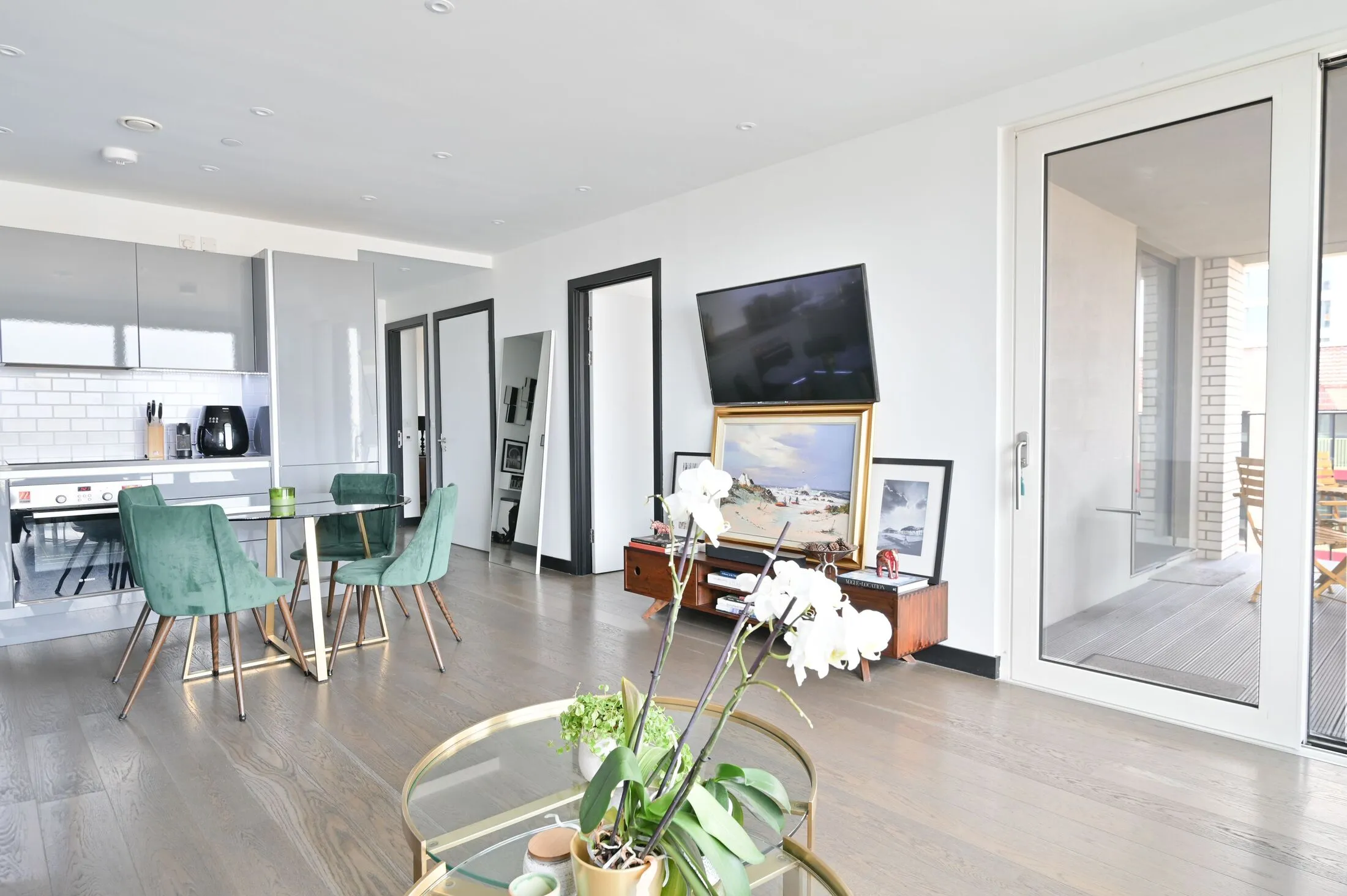 Flat Sayer Street in Greater London