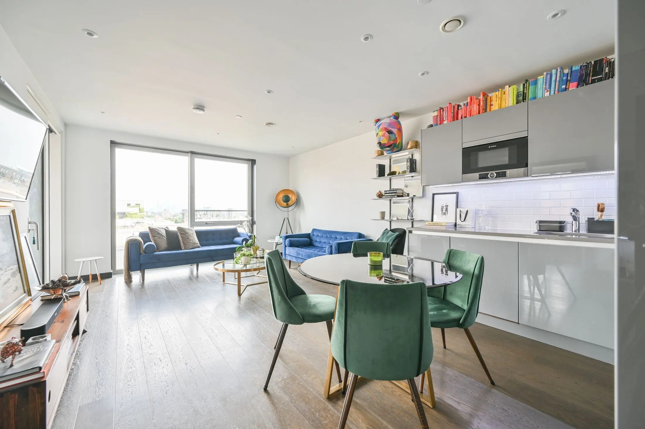 Flat Sayer Street in Greater London