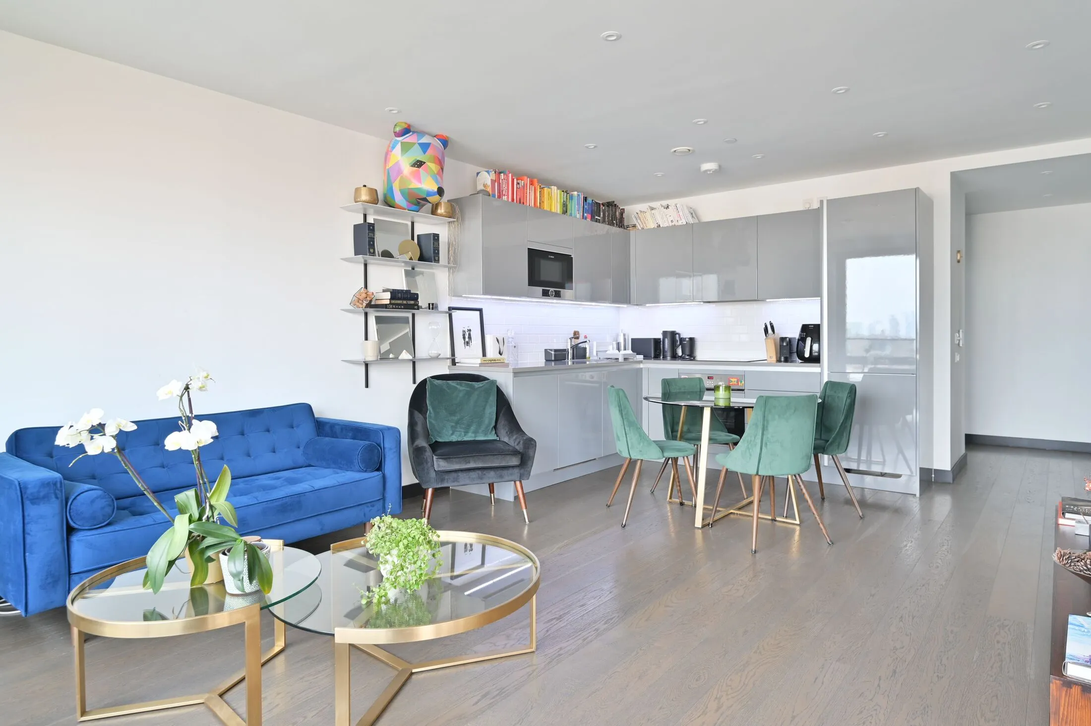 Flat Sayer Street in Greater London