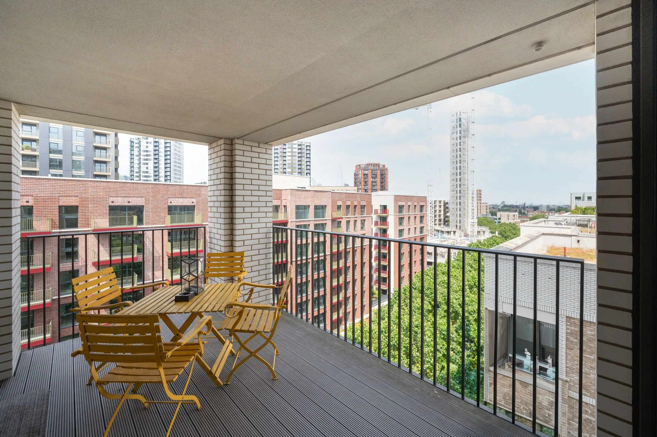 Flat Sayer Street in Greater London