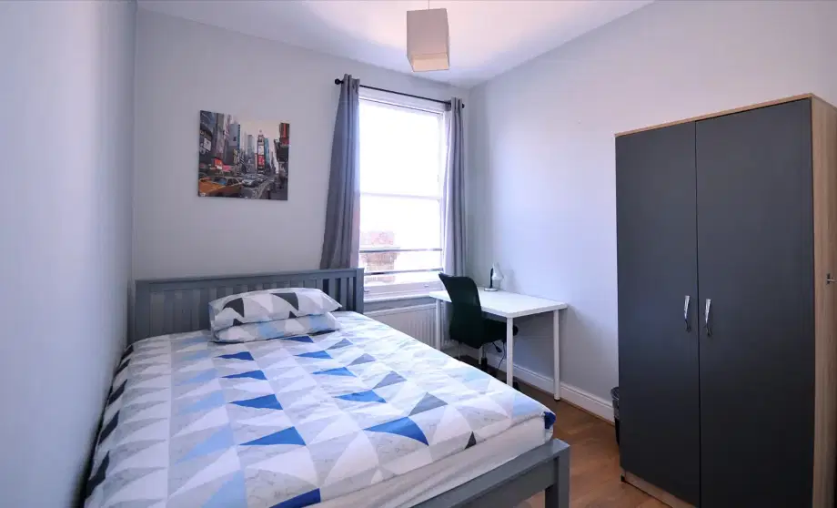 Flat Falkland Road in Greater London