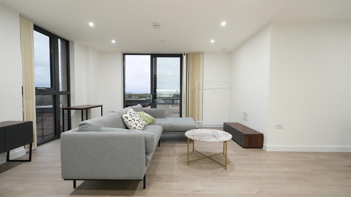 Flat Springpark Drive in Greater London