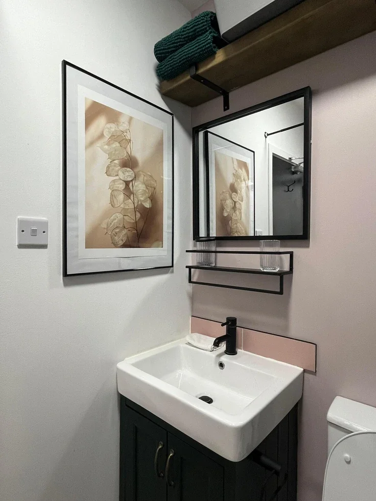 Room Wentworth Street in Greater London