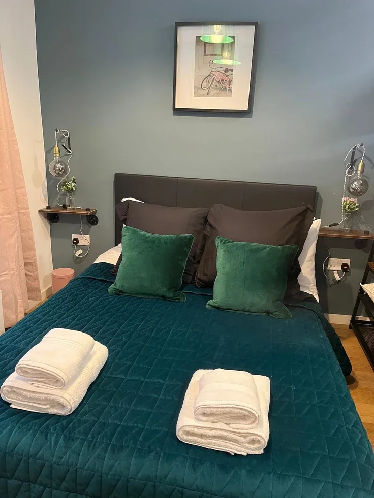 Room Middlesex Street in Greater London