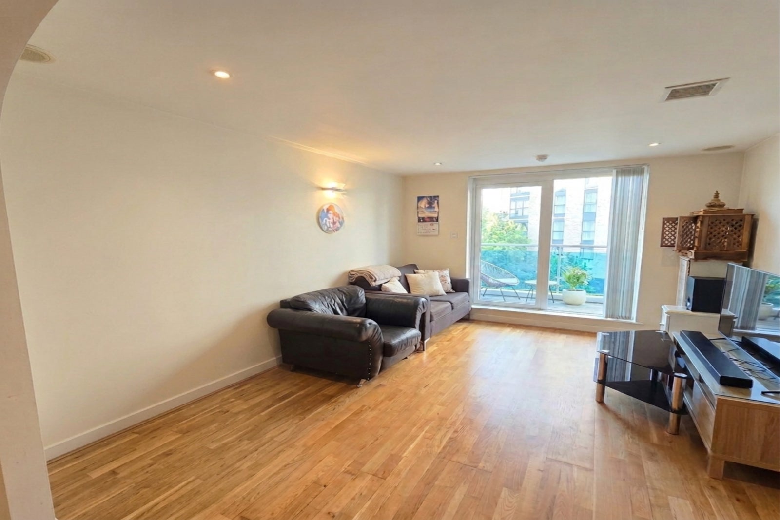 Flat Lyon Road in Greater London