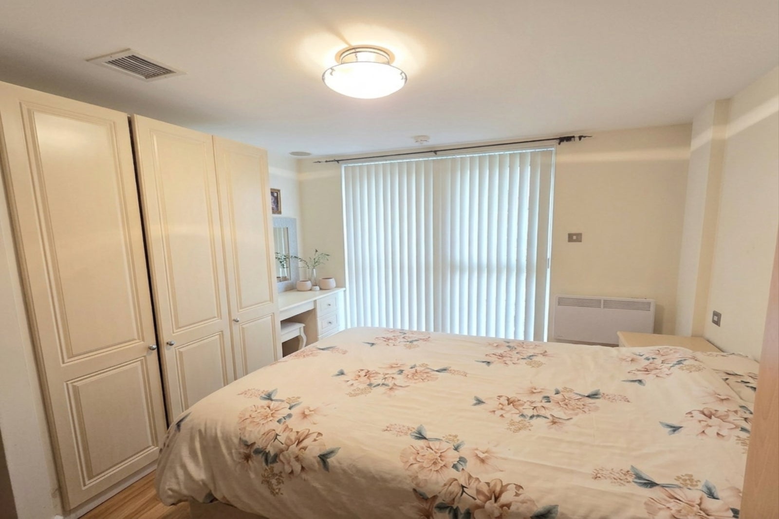 Flat Lyon Road in Greater London
