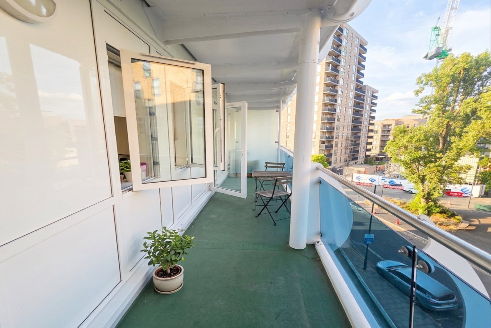 Flat Lyon Road in Greater London