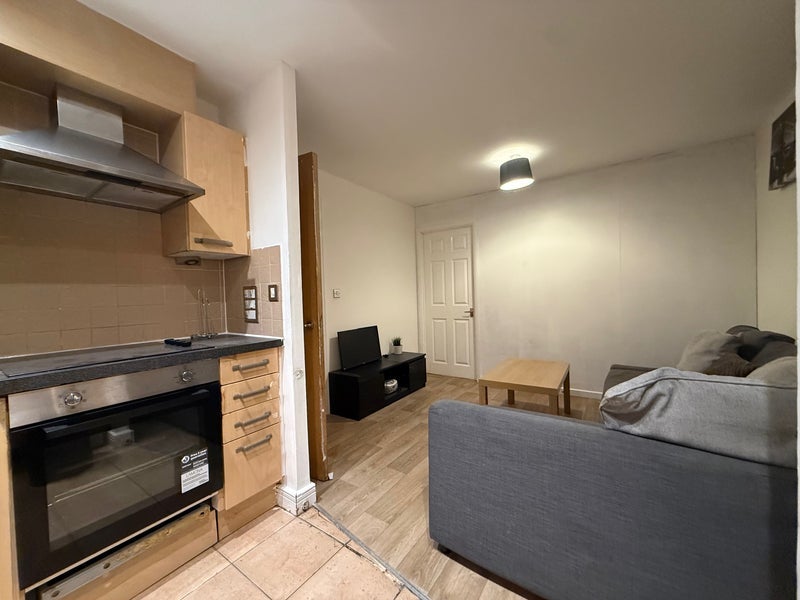 Flat Windmill Lane in Greater London