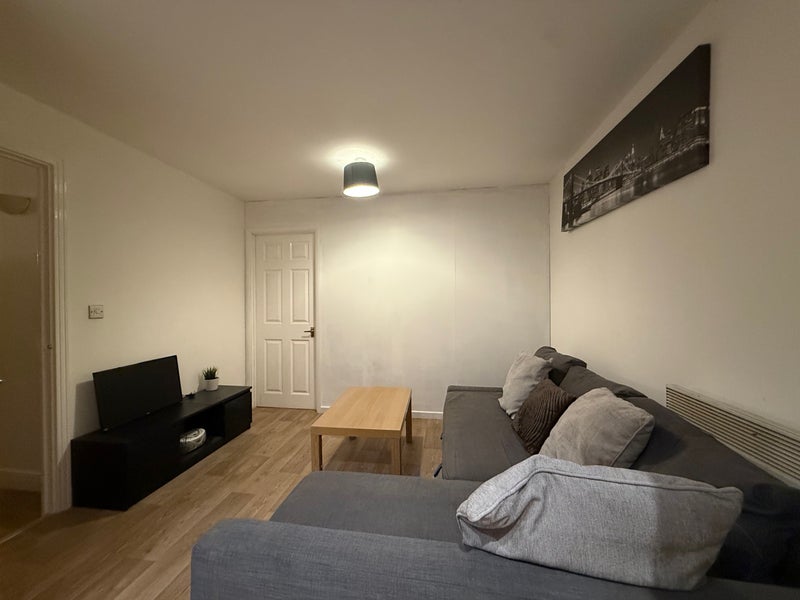 Flat Windmill Lane in Greater London