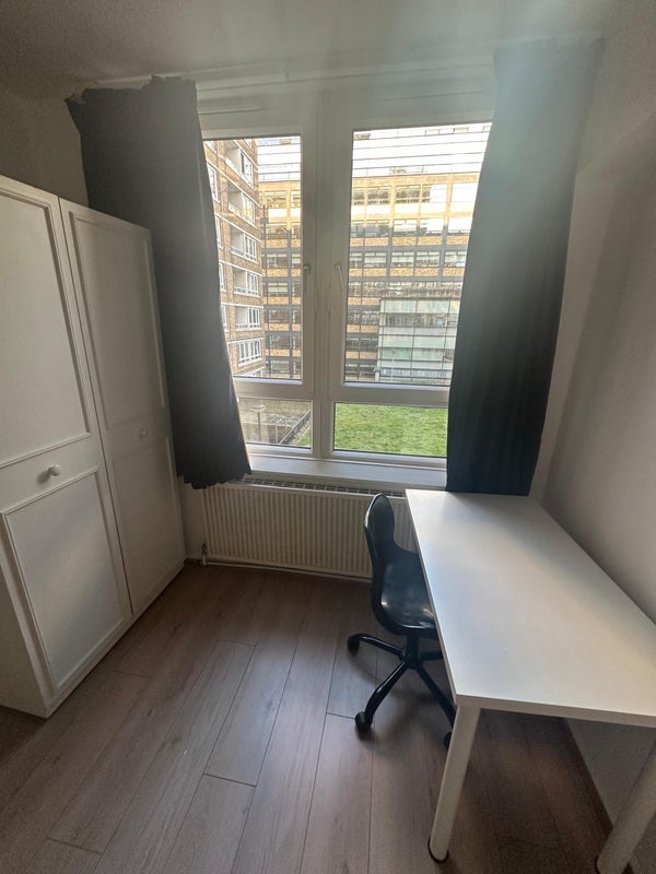 Room Peerless Street in Greater London