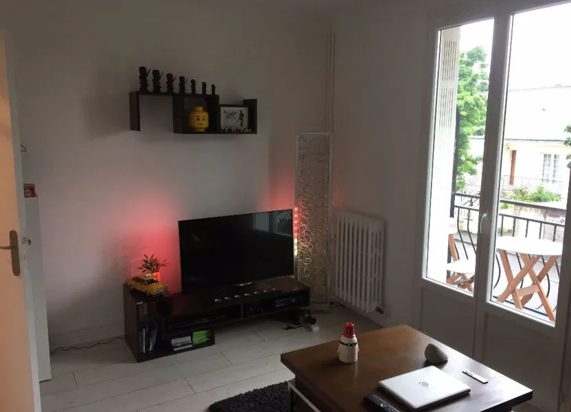 Room Avenue de la République in Saint-Cyr-sur-Loire